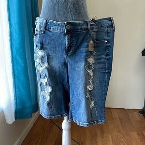 Torrid distressed shorts size 16